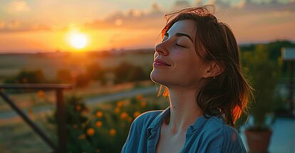 Frau vor Sonne
